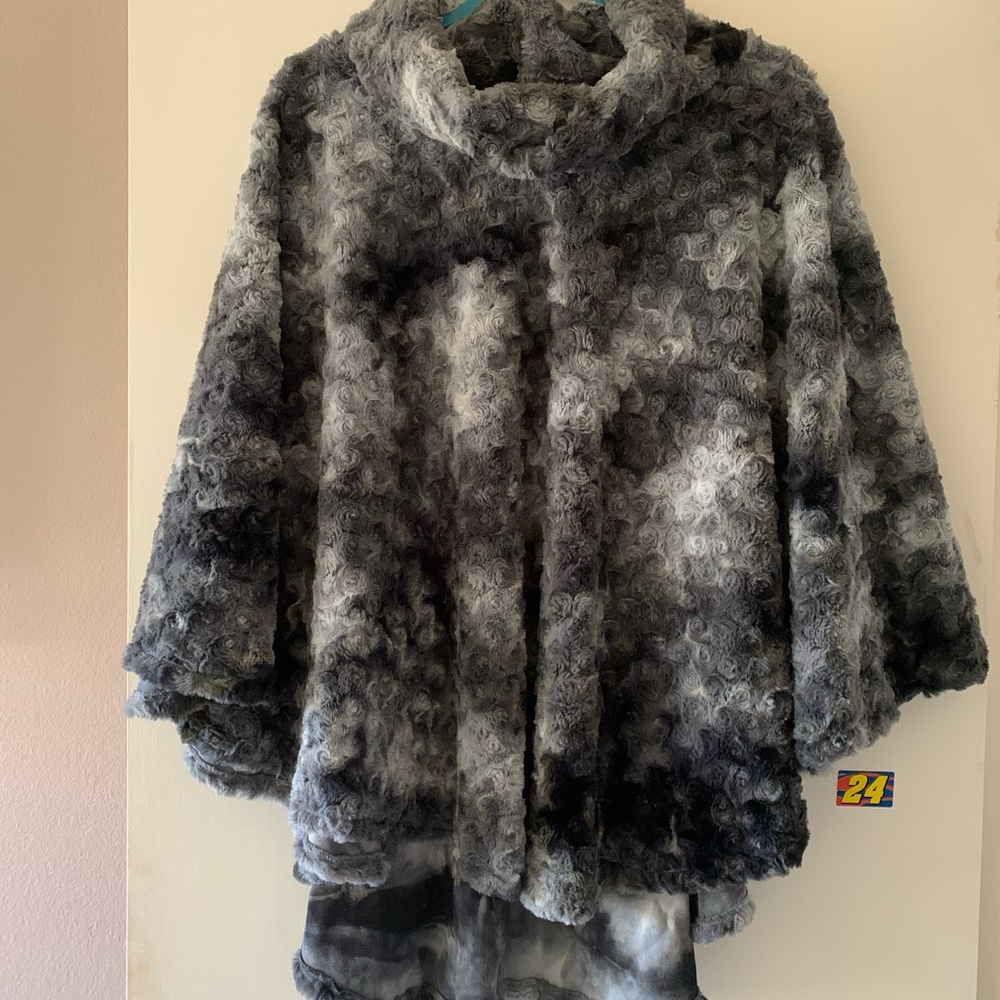 Vine Street Faux Fur poncho